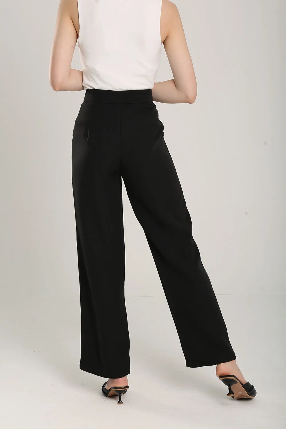 Gabriella Relaxed Fit Tailored Pants in Black