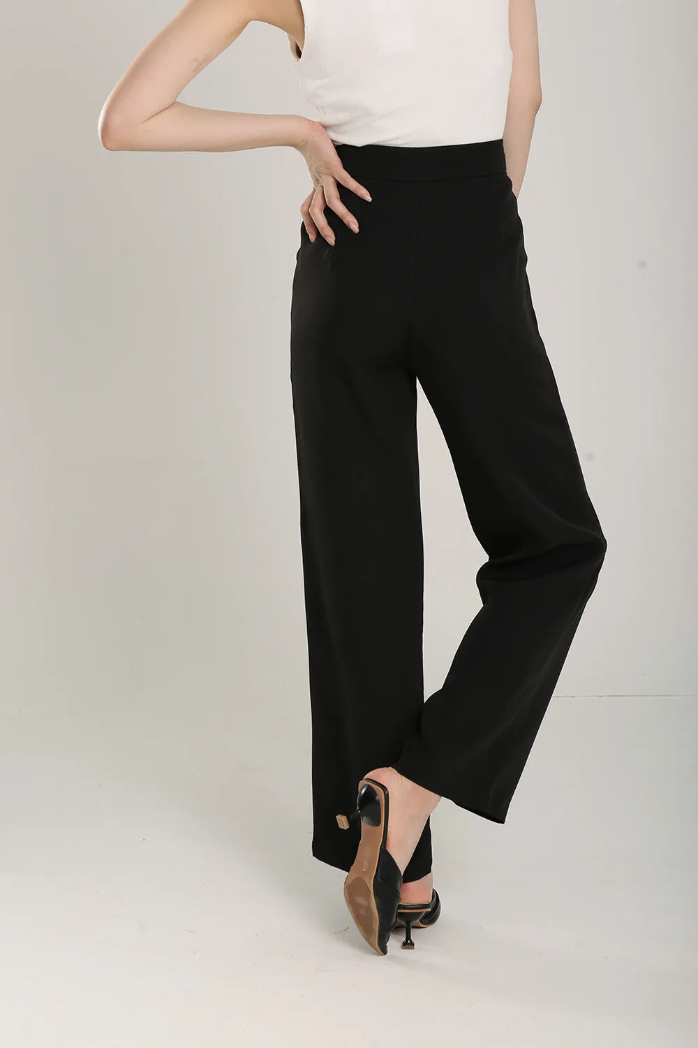 Gabriella Relaxed Fit Tailored Pants in Black